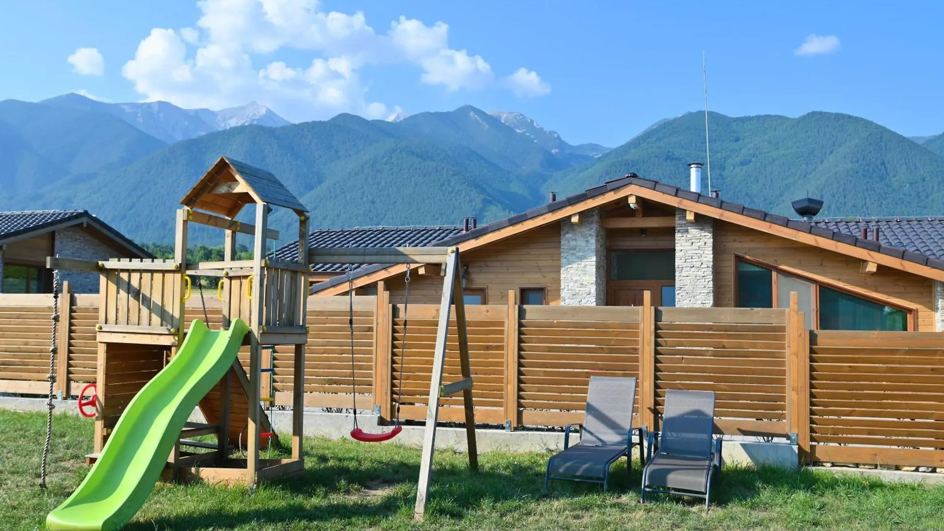 Villa Raphael With Jacuzzi Near The Pirin Golf Resort Bansko 0*,  Bulgária